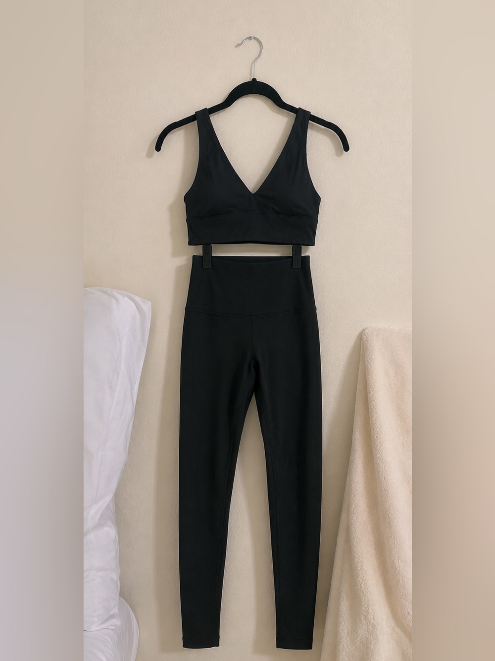 Lululemon forest green High-Rise Leggings with V-Neck Sports Bra